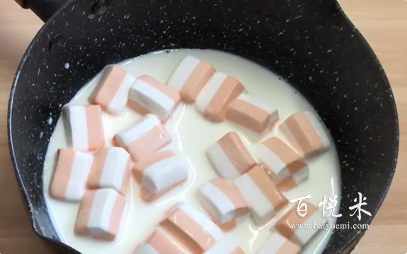 手把手教你做牛奶布丁，簡單四步就搞定，冰涼爽滑，比果凍好吃